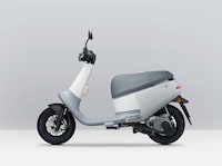 Battery-Powered Electric Scooters Image 2