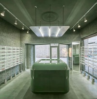 Stunning Eyewear Store Interiors Image 4