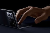 Durable Folding Flagship Smartphones Image 5
