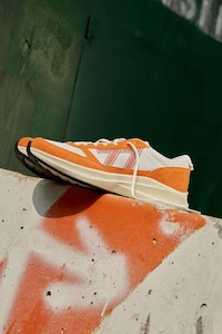 Iconic Heritage Brand Sneakers Image 3