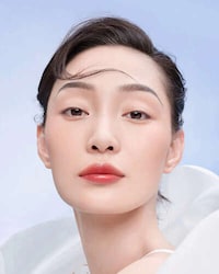 Shine-Enhancing Liquid Lipsticks Image 2