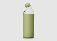Angled Grip-Friendly Water Bottles Image 4