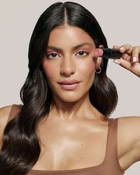 Glow-Enhancing Makeup Sticks Image 2