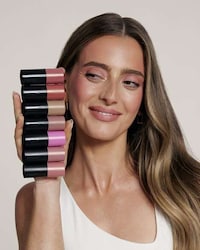 Glow-Enhancing Makeup Sticks Image 3