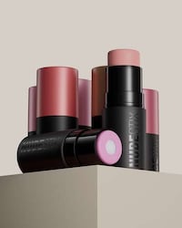 Glow-Enhancing Makeup Sticks Image 4