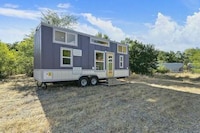 Entertaining-Focused Tiny Homes Image 3