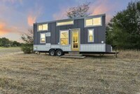 Entertaining-Focused Tiny Homes Image 7