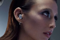 Stylish Earbud Colorways Image 3