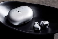 Stylish Earbud Colorways Image 4