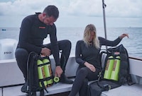 Backpack-Style Scuba Tanks Image 1