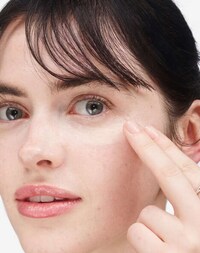 Flexible Skin-Caring Foundations Image 2