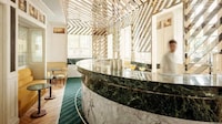 Ultra-Luxurious Bar Interiors Image 4