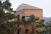 Architectural Tranquil Cabin Retreats