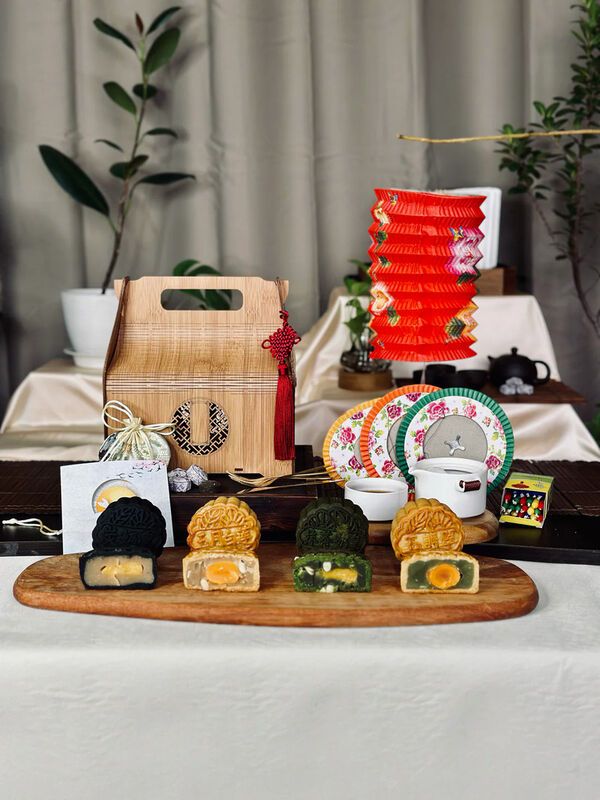月饼礼盒DIOR Mooncake Giftbox 2023, Food & Drinks, Gift Baskets