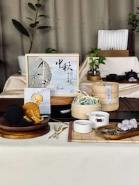 Exquisite Mooncake Gift Boxes Image 7