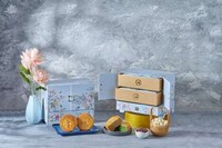 Elegantly Packaged Mooncakes Image 2
