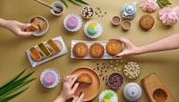 Elegantly Packaged Mooncakes Image 3