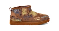 Scuffed-Detailed Fall-Centric Boots Image 1