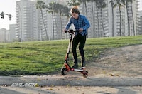 Terrain-Tackling Electric Kickscooters Image 2