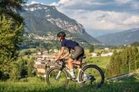 Range-Roving Gravel E-Bikes Image 2
