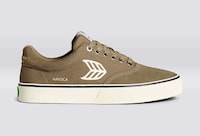 Durably Chic Skateboarder Sneakers Image 1