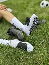 Revolutionary All-in-One Protective Socks Image 4