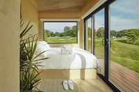 Golf-Themed Hotel Pop-Ups Image 1