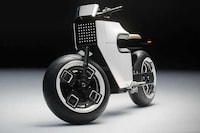 Elegant Futuristic E-Motorbikes Image 3