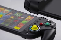 Nostalgic Mobile Gaming Controllers Image 3