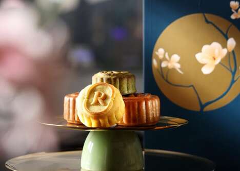 Luxurious Two-Tier Mooncake Boxes