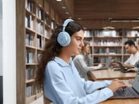 AI-Powered ANC Headphones Image 3