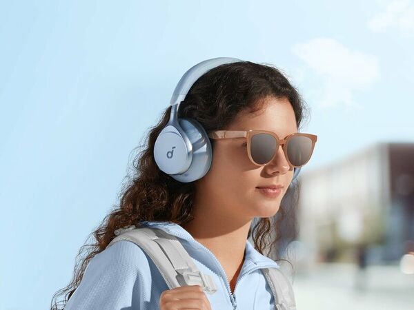 AI-Powered ANC Headphones : Anker Soundcore Space One