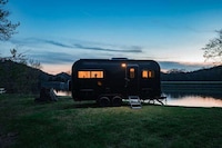 All-Electric Luxury Trailers Image 8