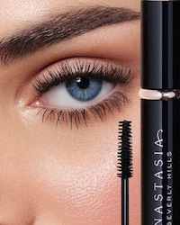 Lash-Sculpting Mascaras Image 1