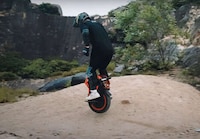 Incline-Scaling Electric Unicycle Image 1