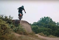 Incline-Scaling Electric Unicycle Image 3
