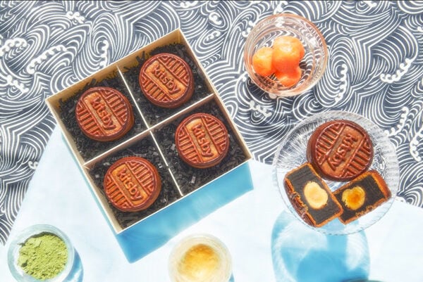 Flavorful Mooncake Box Sets