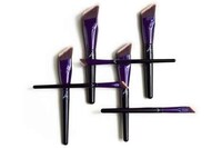 Wedge-Shaped Beauty Brushes Image 3