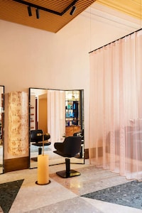 Chic Hair Salon Designs Image 2