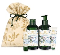 Holiday-Ready Botanical Skincare Sets Image 6