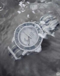 Minimal Collaborative Dive Watches Image 4