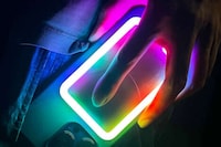 Illuminating Magnetic Smartphone Batteries Image 7
