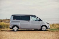 Retro-Style Pop-Up Camper Vans Image 3