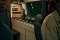 Retro-Style Pop-Up Camper Vans Image 5