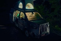Retro-Style Pop-Up Camper Vans Image 6