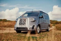 Retro-Style Pop-Up Camper Vans Image 7