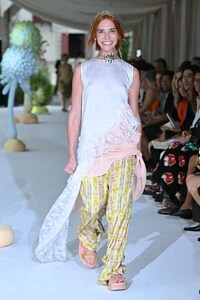 AI-Influenced Fashion Image 3