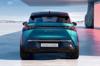 Dual-Motor Quick-Charge SUVs Image 3