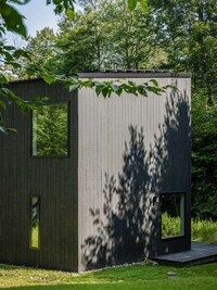 Sustainable Off-Grid Minimal Cabins Image 2