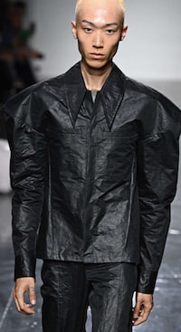 Artful Dramatic Spring Fashion Image 2